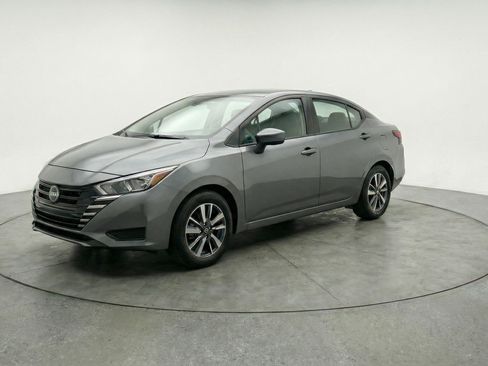 Used 2025 Nissan Versa SV image 3