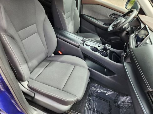 Used 2023 Nissan Rogue S AWD/4WD image 11