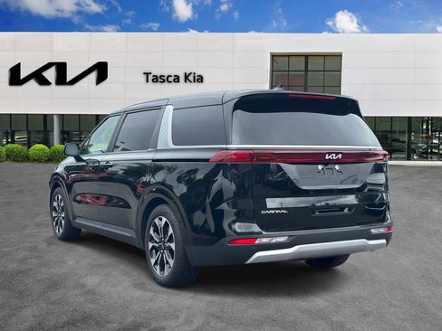 Used 2024 Kia Carnival EX FWD image 6