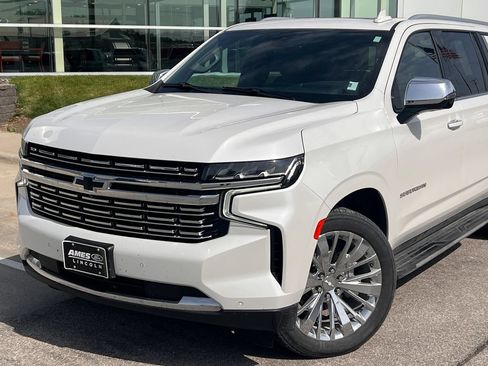 Used 2021 Chevrolet Suburban Premier AWD/4WD image 2