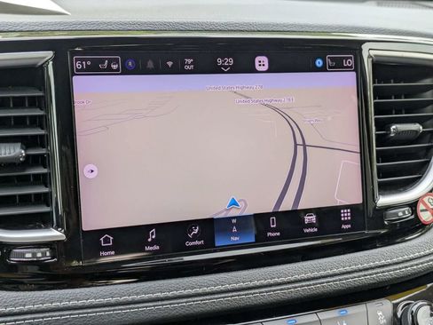 Used 2023 Chrysler Pacifica Limited FWD image 23