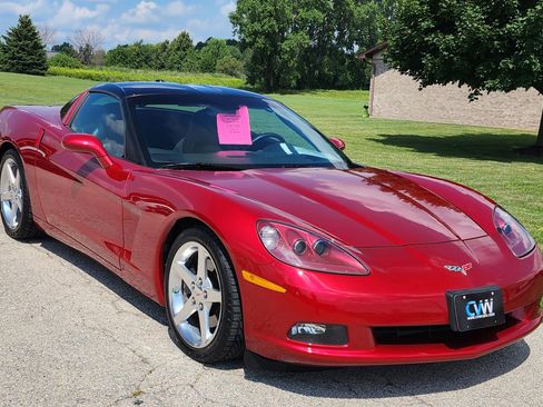 Used 2005 Chevrolet Corvette Coupe w/ Preferred Equipment Group image 2