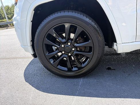 Used 2018 Jeep Grand Cherokee Altitude AWD/4WD image 8