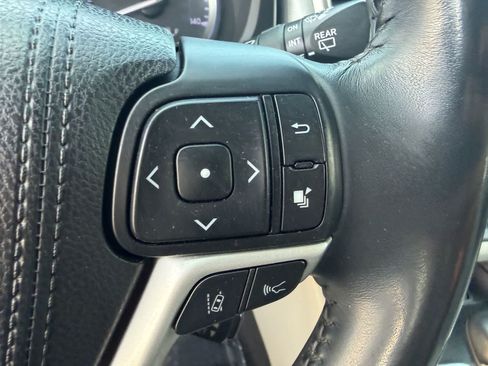 Used 2018 Toyota Highlander XLE FWD image 21