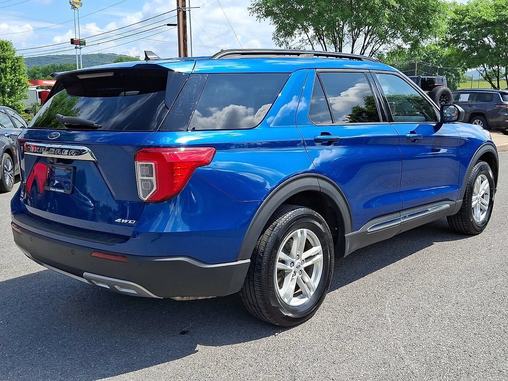 Used 2022 Ford Explorer XLT w/ Equipment Group 202A AWD/4WD image 8