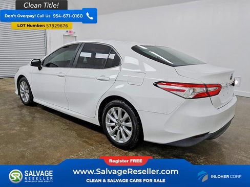 Used 2018 Toyota Camry LE FWD image 3