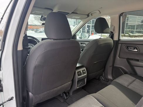 Used 2024 Nissan Rogue SV image 34