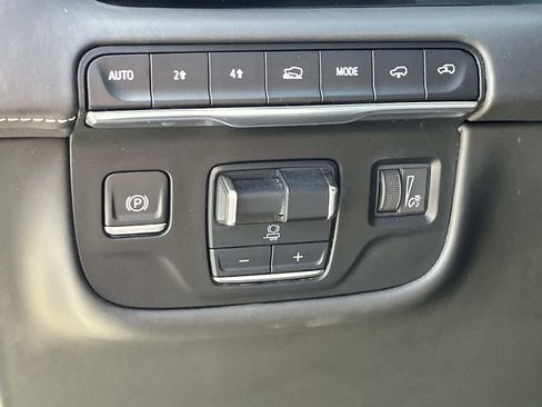 Used 2024 Cadillac Escalade Premium Luxury Platinum image 29