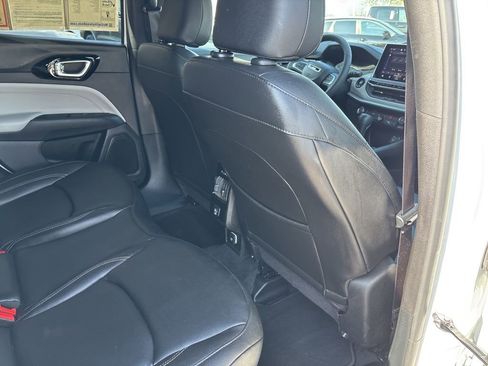 Used 2025 Jeep Compass Limited image 41