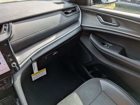 New 2026 Jeep Grand Cherokee Altitude AWD/4WD image 16