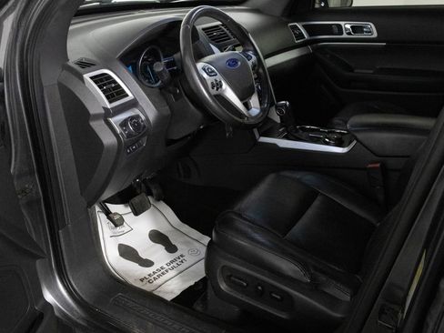 Used 2015 Ford Explorer XLT w/ Equipment Group 202B image 16