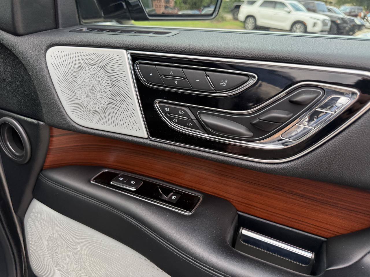 Used 2021 Lincoln Navigator Reserve w/ Luxury Package RWD image 9