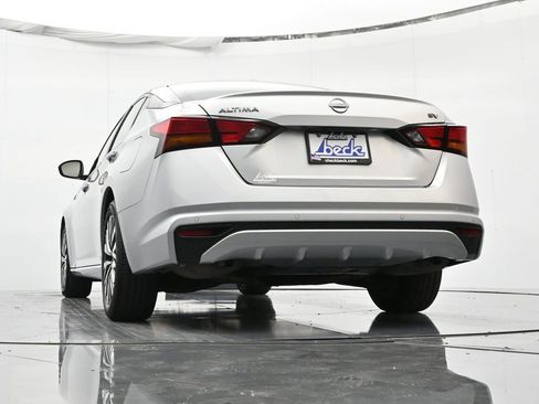 Used 2024 Nissan Altima 2.5 SV image 42