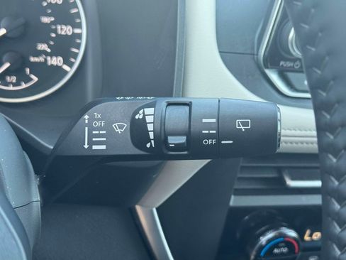 Used 2025 Nissan Rogue SV AWD/4WD image 23
