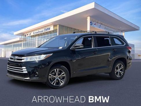Used 2019 Toyota Highlander LE FWD image 1