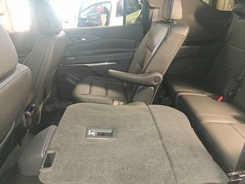 Used 2024 Chevrolet Traverse LT FWD image 14