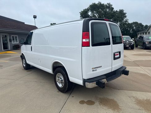 Used 2025 Chevrolet Express 2500 w/ Driver Convenience Package RWD image 3