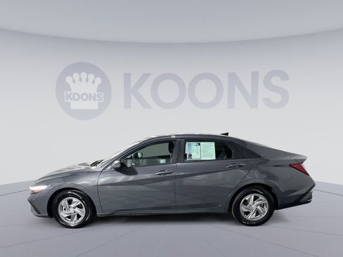 Used 2024 Hyundai Elantra SE image 2