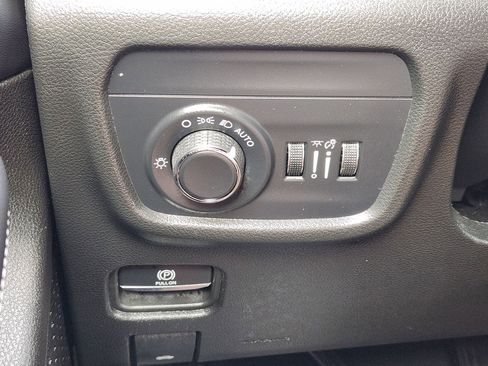Used 2024 Jeep Grand Cherokee L Altitude AWD/4WD image 21