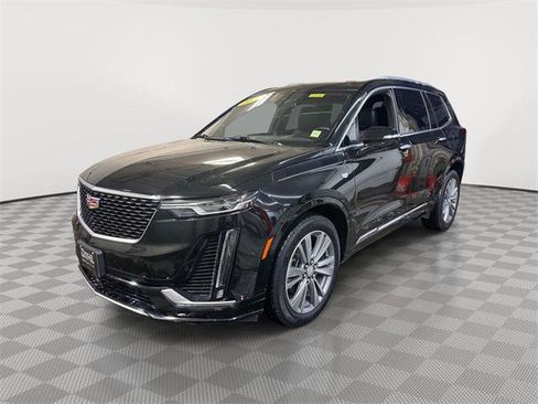Used 2025 Cadillac XT6 Premium Luxury image 6