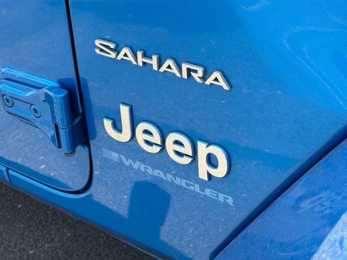 Used 2024 Jeep Wrangler Unlimited Sahara AWD/4WD image 2