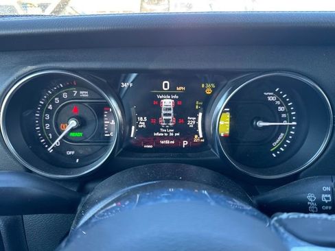 Used 2022 Jeep Wrangler Unlimited Sahara w/ Cold Weather Group image 11