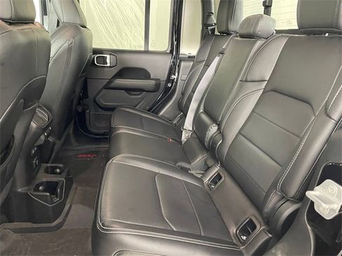 Used 2020 Jeep Gladiator Overland image 11