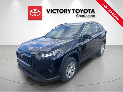 Used 2021 Toyota RAV4 LE image 1