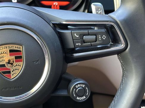 Used 2025 Porsche Macan image 24