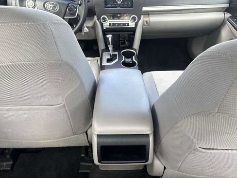 Used 2013 Toyota Camry L image 21