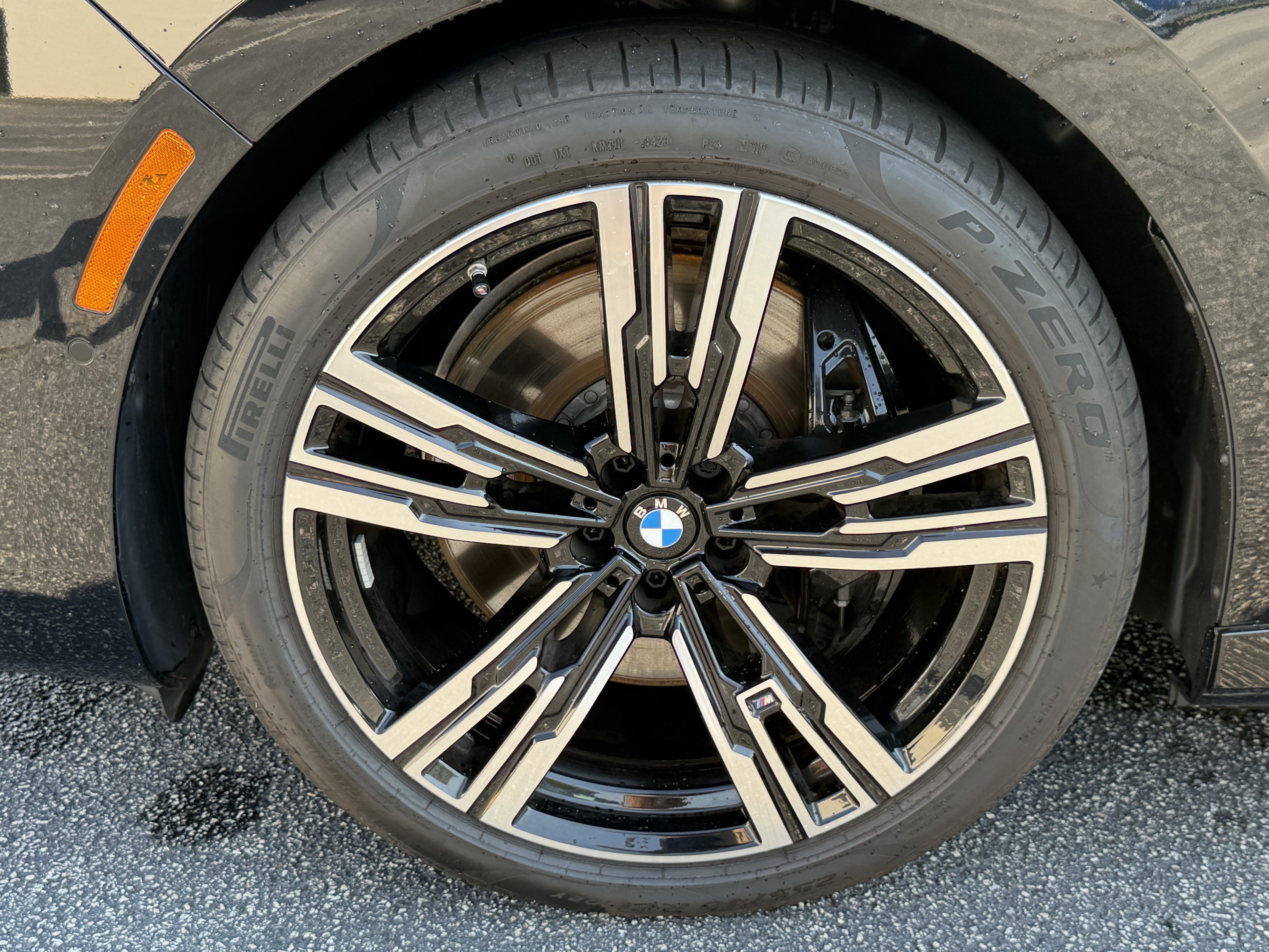 Certified 2024 BMW i7 eDrive50 w/ M Sport Package RWD image 31