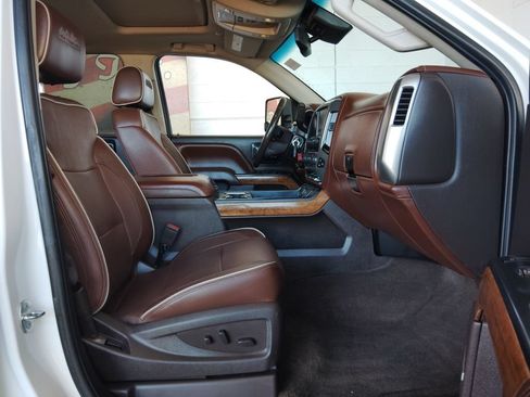 Used 2016 Chevrolet Silverado 1500 High Country w/ High Country Premium Package AWD/4WD image 12