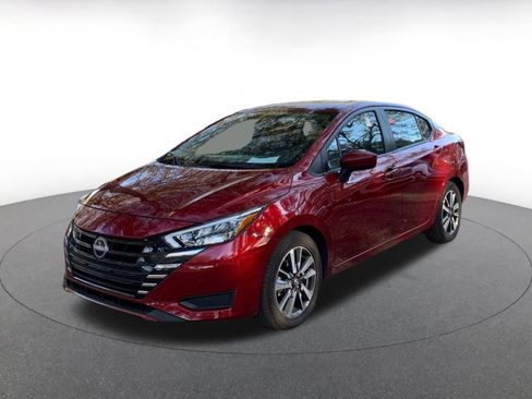 Used 2025 Nissan Versa SV image 3
