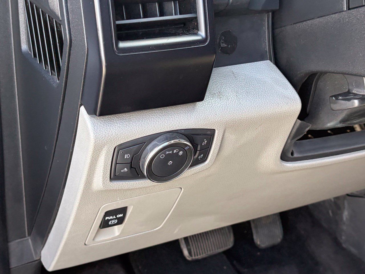 Used 2018 Ford F150 XLT RWD image 7