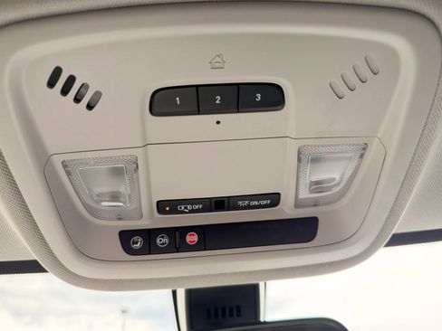 Used 2018 Chevrolet Traverse LT AWD/4WD image 33