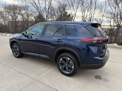 Used 2025 Nissan Rogue SV image 5