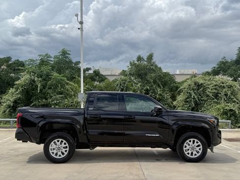 Used 2026 Toyota Tacoma SR5 AWD/4WD image 6