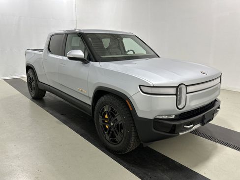Used 2022 Rivian R1T Adventure image 7