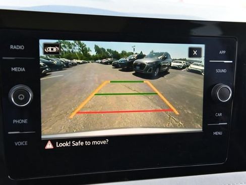 Used 2025 Volkswagen Taos SE FWD image 12