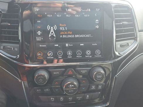 Used 2022 Jeep Grand Cherokee Limited w/ Tech Group image 12