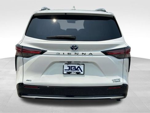 Used 2024 Toyota Sienna Limited AWD/4WD image 27