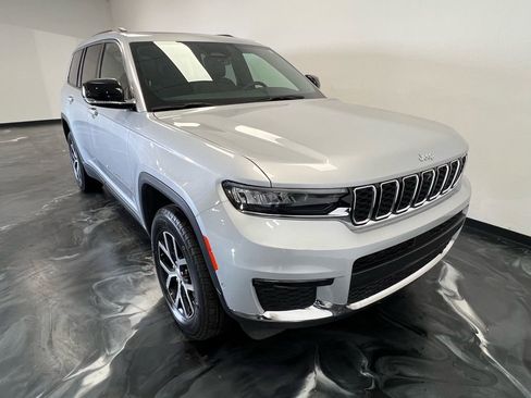 Used 2024 Jeep Grand Cherokee L Limited w/ Luxury Tech Group II image 18