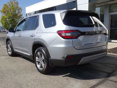 Used 2025 Honda Pilot EX-L image 3