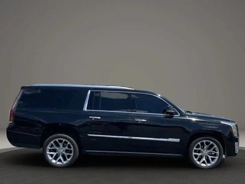 Used 2017 Cadillac Escalade ESV Platinum AWD/4WD image 10