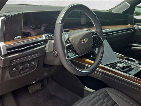 Used 2025 Cadillac Escalade ESV Sport Platinum w/ LPO, ONYX Package AWD/4WD image 9