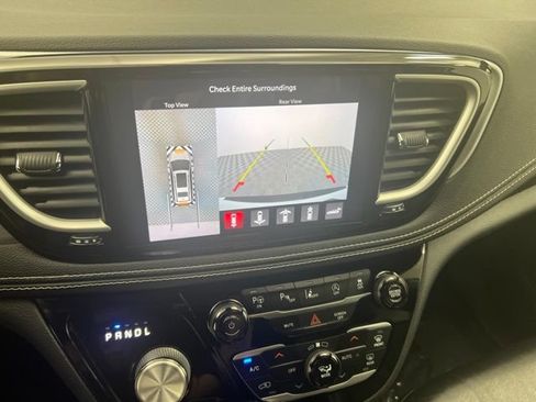 Used 2022 Chrysler Pacifica Touring-L w/ Uconnect Theater Family Group AWD/4WD image 21