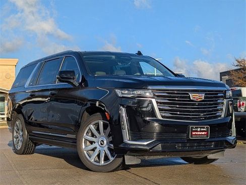 Used 2022 Cadillac Escalade ESV Premium Luxury Platinum image 2