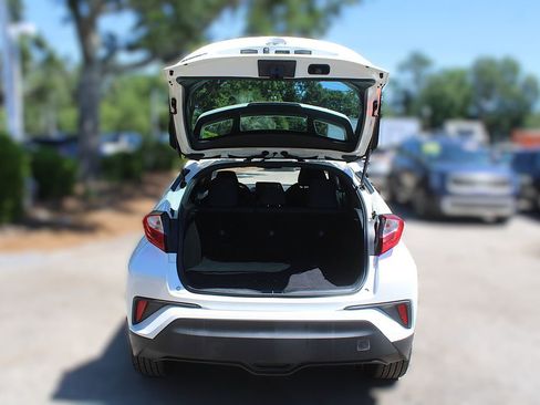 Used 2019 Toyota C-HR XLE FWD image 9