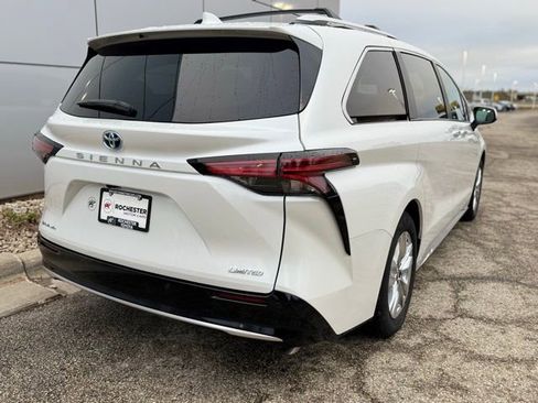 Used 2025 Toyota Sienna Limited AWD/4WD image 41