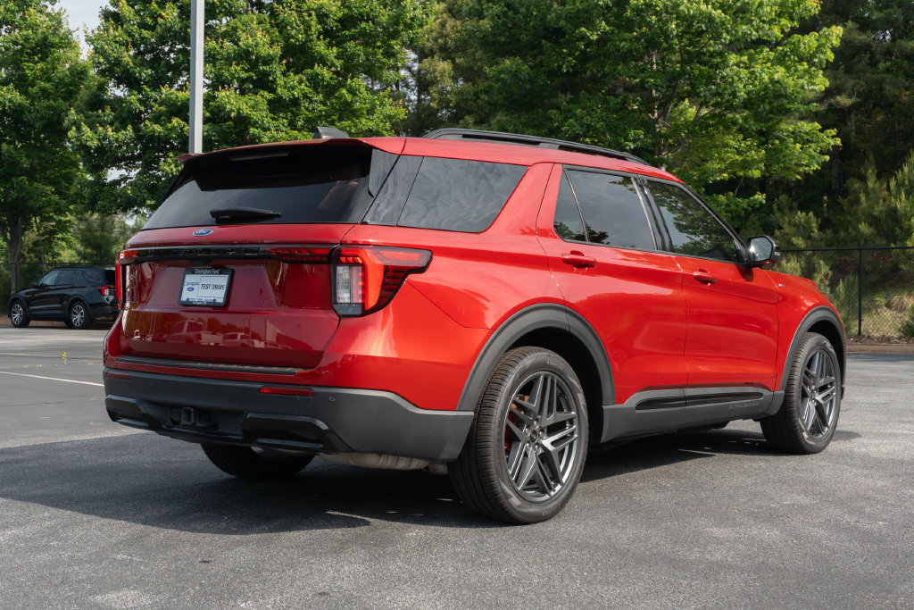 Used 2025 Ford Explorer ST-Line w/ Premium Package RWD image 15